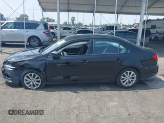 2015 Volkswagen Jetta SE z VIN 3VWD17AJXFM259306, wystawiony jako IAAI lot #42418042 z przebiegiem 199 780 mil mil oraz . Historia ofert i sprzedaży dostępna na DreamBid. Obrazek 13.