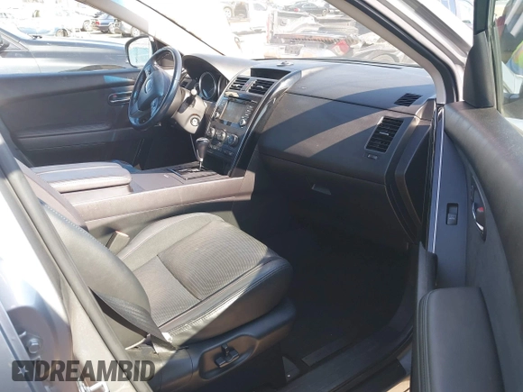 2013 Mazda CX-9 Touring z VIN JM3TB2CVXD0416533, wystawiony jako IAAI lot #42223034 z przebiegiem 135 990 mil mil oraz . Historia ofert i sprzedaży dostępna na DreamBid. Obrazek 5.