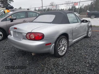 2002 Mazda MX-5 Miata Cloth z VIN JM1NB353620221304, wystawiony jako IAAI lot #41178747 z przebiegiem 98 958 mil mil oraz . Historia ofert i sprzedaży dostępna na DreamBid. Obrazek 4.