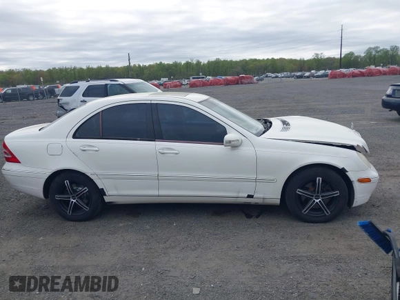 2003 Mercedes-Benz C 240 z VIN WDBRF81J63F366329, wystawiony jako IAAI lot #42085870 z przebiegiem 106 797 mil mil oraz . Historia ofert i sprzedaży dostępna na DreamBid. Obrazek 13.
