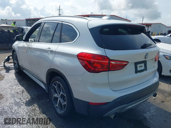 2018 BMW X1 sDrive28i z VIN WBXHU7C34J5H40814, wystawiony jako IAAI lot #42291108 z przebiegiem 93 200 mil mil oraz . Historia ofert i sprzedaży dostępna na DreamBid. Obrazek 3.