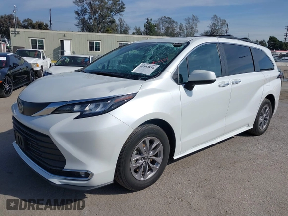 2022 Toyota Sienna XLE with VIN 5TDJRKEC4NS075796, listed as a IAAI auction lot 41603836 with 34,677 mi miles. Bid and sale history available at carsss.com. Image 17.