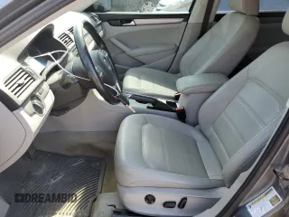 2014 Volkswagen Passat SE z VIN 1VWBN7A30EC078471, wystawiony jako Copart lot #60243135 z przebiegiem 96 862 mil mil oraz Szkoda całkowita • Salvage title. Historia ofert i sprzedaży dostępna na DreamBid. Obrazek 7.