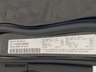 2025 Jeep Grand Cherokee Limited с VIN 1C4RJKBG1S8646906, выставлен на аукционе IAAI как лот 42466166 с пробегом 2 151 миль миль и . История ставок и продаж доступна на DreamBid. Изображение 9.
