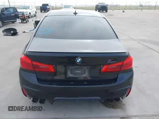 2019 BMW M5 z VIN WBSJF0C51KB447804, wystawiony jako IAAI lot #41848760 z przebiegiem 83 303 mil mil oraz . Historia ofert i sprzedaży dostępna na DreamBid. Obrazek 16.