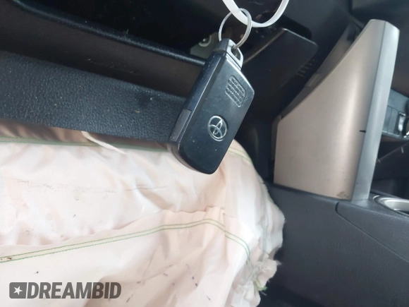 2018 Toyota RAV4 XLE z VIN 2T3WFREV1JW459553, wystawiony jako IAAI lot #42423474 z przebiegiem 129 523 mil mil oraz . Historia ofert i sprzedaży dostępna na DreamBid. Obrazek 11.