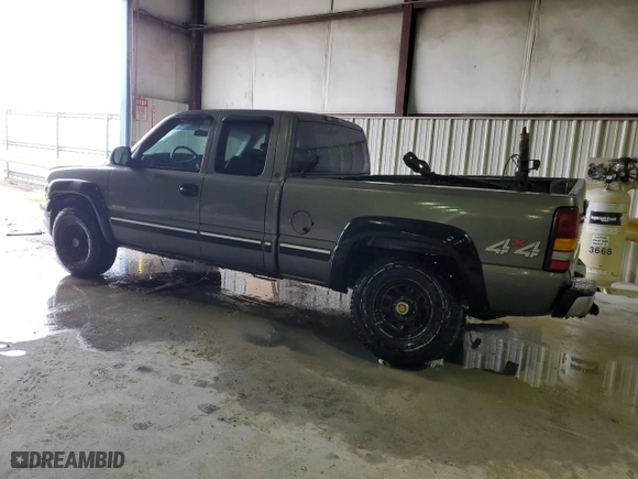 2000 Chevrolet Silverado 1500 LS with VIN 2GCEK19TXY1364347, listed as a Copart auction lot 82390404 with 197,959 mi miles and Non Repairable. Bid and sale history available at carsss.com. Image 2.