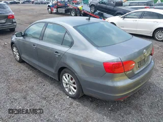 2011 Volkswagen Jetta SE с VIN 3VWDZ7AJ7BM350536, выставлен на аукционе IAAI как лот 42635071 с пробегом 214 919 миль миль и . История ставок и продаж доступна на DreamBid. Изображение 3.