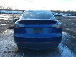2024 Tesla Model Y Long Range with VIN 7SAYGDEE2RF129577, listed as a IAAI auction lot 41357180 with 6,697 mi miles and . Bid and sale history available at DreamBid. Image 16.