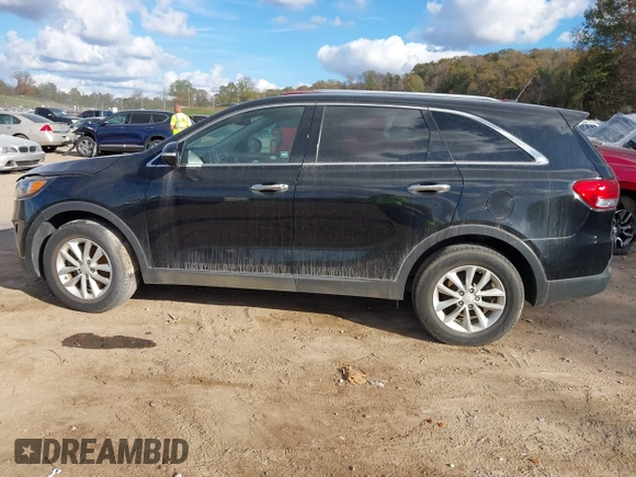 2018 Kia Sorento LX with VIN 5XYPG4A32JG350672, listed as a IAAI auction lot 40830917 with 82,437 mi miles. Bid and sale history available at carsss.com. Image 14.