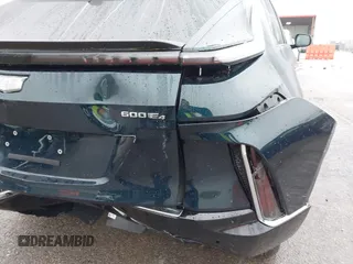 2024 Cadillac LYRIQ Luxury z VIN 1GYKPPRL5RZ129185, wystawiony jako IAAI lot #40825414 z przebiegiem 621 mil mil oraz . Historia ofert i sprzedaży dostępna na DreamBid. Obrazek 6.
