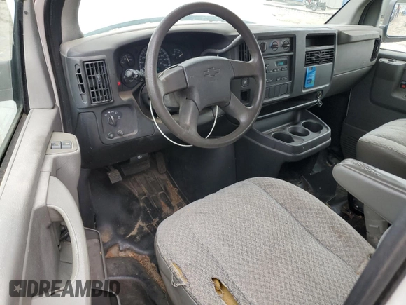 2005 Chevrolet Express Cargo z VIN 1GCFG15X651115978, wystawiony jako Copart lot #88572355 z przebiegiem 149 920 mil mil oraz Szkoda całkowita • Salvage title. Historia ofert i sprzedaży dostępna na DreamBid. Obrazek 8.