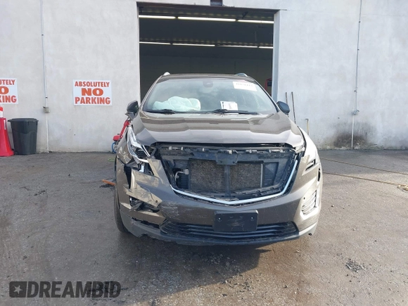 2020 Cadillac XT5 Premium Luxury FWD with VIN 1GYKNCRS0LZ122920, listed as a IAAI auction lot 41021418 with 68,125 mi miles. Bid and sale history available at carsss.com. Image 12.