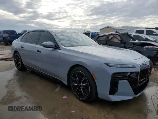 2023 BMW i7 xDrive60 z VIN WBY53EJ0XPCL55905, wystawiony jako Copart lot #46394144 z przebiegiem Nie podano mil oraz Szkody całkowita. Historia ofert i sprzedaży dostępna na DreamBid. Obrazek 4.
