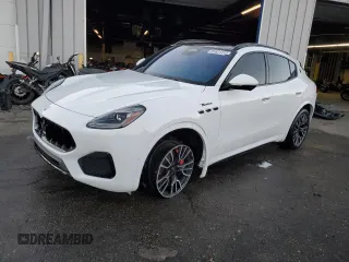 2023 Maserati Grecale Modena z VIN ZN682AVM9P7429488, wystawiony jako Copart lot #59831313 z przebiegiem 2103 mil mil oraz . Historia ofert i sprzedaży dostępna na DreamBid. Obrazek 1.