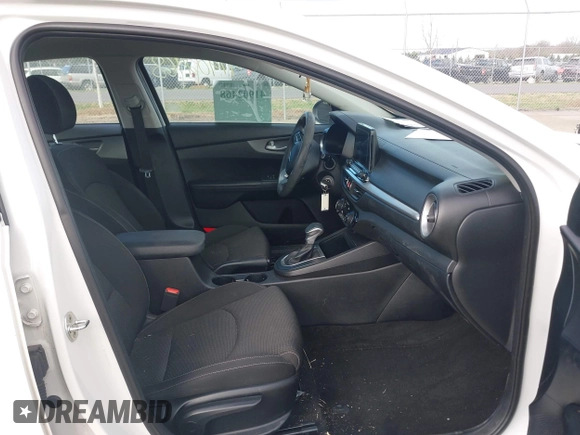 2019 Kia Forte LXS z VIN 3KPF24AD2KE042693, wystawiony jako IAAI lot #41902468 z przebiegiem 126 516 mil mil oraz . Historia ofert i sprzedaży dostępna na DreamBid. Obrazek 5.