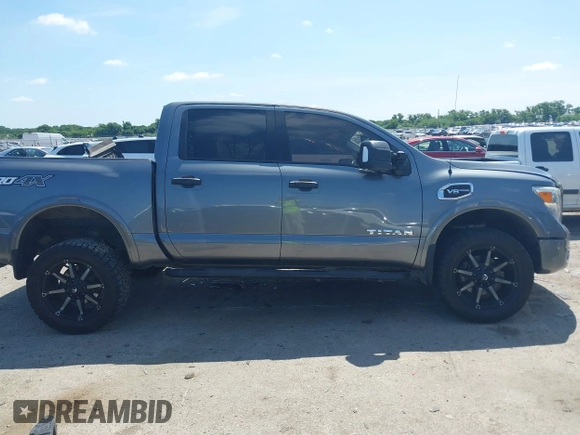 2017 Nissan Titan SV z VIN 1N6AA1E55HN551578, wystawiony jako IAAI lot #42392063 z przebiegiem 123 077 mil mil oraz . Historia ofert i sprzedaży dostępna na DreamBid. Obrazek 14.