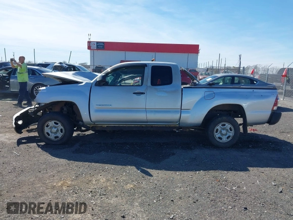 2010 Toyota Tacoma z VIN 5TETX4CNXAZ723380, wystawiony jako IAAI lot #41771322 z przebiegiem Nie podano mil oraz . Historia ofert i sprzedaży dostępna na DreamBid. Obrazek 14.