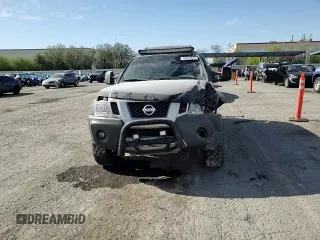 2013 Nissan Xterra S z VIN 5N1AN0NW7DN823046, wystawiony jako Copart lot #54372835 z przebiegiem 163 384 mil mil oraz Szkoda całkowita • Salvage title. Historia ofert i sprzedaży dostępna na DreamBid. Obrazek 14.