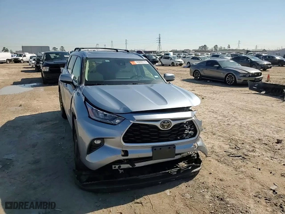 2020 Toyota Highlander XLE with VIN 5TDGZRAH1LS023866, listed as a Copart auction lot 43802315 with 49,400 mi miles and Salvage Title. Bid and sale history available at carsss.com. Image 11.