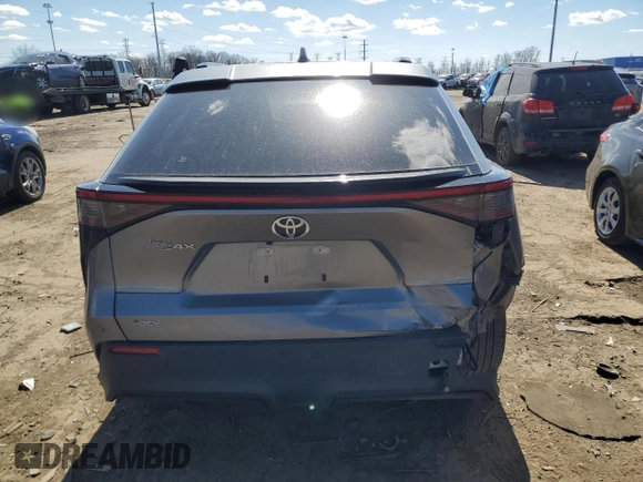 2024 Toyota bZ4X XLE z VIN JTMAAAAA8RA039330, wystawiony jako Copart lot #53122265 z przebiegiem 30 866 mil mil oraz Czysty tytuł • Clean title. Historia ofert i sprzedaży dostępna na DreamBid. Obrazek 6.