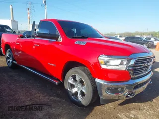 2019 Ram 1500 Laramie z VIN 1C6SRFJT0KN521694, wystawiony jako IAAI lot #42088428 z przebiegiem 68 371 mil mil oraz . Historia ofert i sprzedaży dostępna na DreamBid. Obrazek 1.