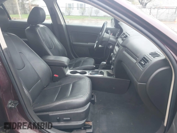 2011 Ford Fusion SEL with VIN 3FAHP0JA1BR256209, listed as a IAAI auction lot 41962125 with 205,737 mi miles. Bid and sale history available at carsss.com. Image 5.
