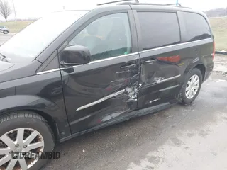 2016 Chrysler Town & Country Touring with VIN 2C4RC1BG9GR292584, listed as a IAAI auction lot 41168218 with 118,967 mi miles. Bid and sale history available at carsss.com. Image 6.