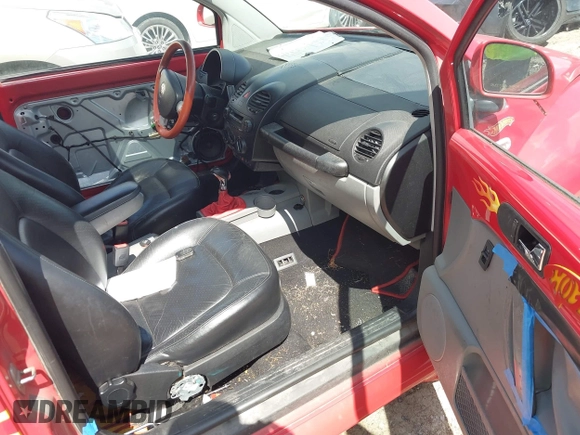 2000 Volkswagen Beetle GLX with VIN 3VWDD21C9YM430514, listed as a IAAI auction lot 41975527 with 127,964 mi miles and . Bid and sale history available at DreamBid. Image 5.