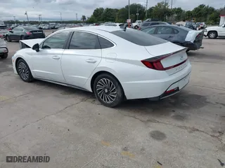 2021 Hyundai Sonata Hybrid SEL with VIN KMHL34JJ4MA026390, listed as a IAAI auction lot 41136913 with 32,439 mi miles. Bid and sale history available at carsss.com. Image 3.