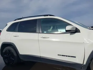 2019 Jeep Cherokee Latitude Plus с VIN 1C4PJLLB7KD479071, выставлен на аукционе IAAI как лот 41799168 с пробегом 102 665 миль миль и . История ставок и продаж доступна на DreamBid. Изображение 13.