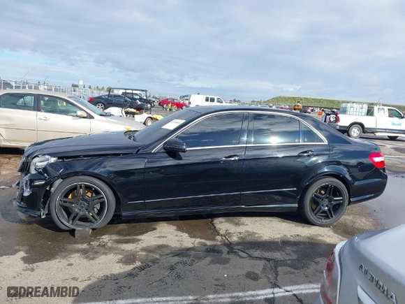 2013 Mercedes-Benz E-Class E 350 Luxury with VIN WDDHF5KB5DA672817, listed as a IAAI auction lot 41588858 with 116,506 mi miles. Bid and sale history available at carsss.com. Image 14.