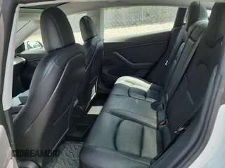 2020 Tesla Model 3 Long Range z VIN 5YJ3E1EB3LF646315, wystawiony jako IAAI lot #42398524 z przebiegiem 51 652 mil mil oraz . Historia ofert i sprzedaży dostępna na DreamBid. Obrazek 1.