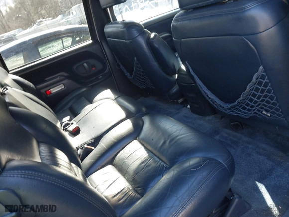 1998 Chevrolet Tahoe with VIN 1GNEK13R7WJ367763, listed as a IAAI auction lot 41442910 with 270,488 mi miles. Bid and sale history available at carsss.com. Image 8.