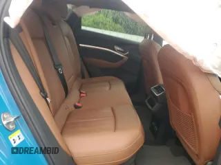 2019 Audi e-tron Premium Plus с VIN WA1LAAGE7KB013766, выставлен на аукционе Copart как лот 57432775 с пробегом 18 657 миль миль и Списание • Salvage title. История ставок и продаж доступна на DreamBid. Изображение 10.