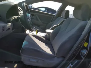 2011 Toyota Camry LE z VIN 4T4BF3EK3BR156937, wystawiony jako Copart lot #57290555 z przebiegiem 299 321 mil mil oraz Szkoda całkowita • Salvage title. Historia ofert i sprzedaży dostępna na DreamBid. Obrazek 7.