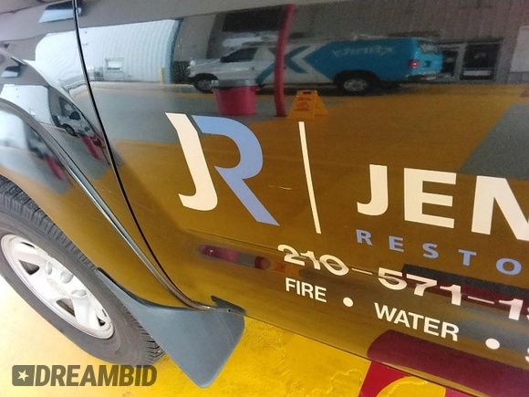 2014 Toyota Tacoma with VIN 3TMMU4FN8EM068633, listed as a IAAI auction lot 42727713 with 185,402 mi miles and . Bid and sale history available at DreamBid. Image 6.