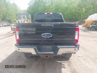 2018 Ford F-350 Platinum z VIN 1FT7W3BT0JEB33268, wystawiony jako IAAI lot #41994493 z przebiegiem 102 189 mil mil oraz . Historia ofert i sprzedaży dostępna na DreamBid. Obrazek 17.
