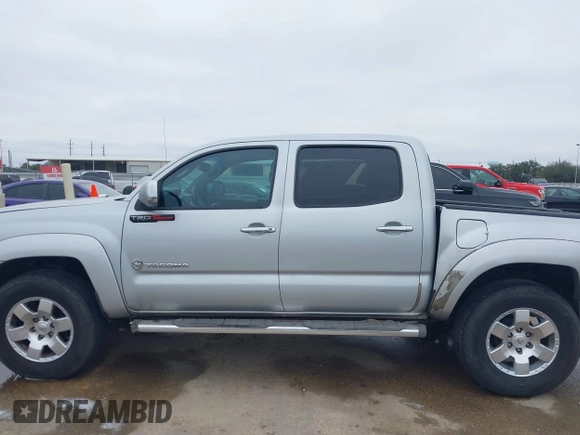 2009 Toyota Tacoma PreRunner with VIN 3TMJU62NX9M081748, listed as a IAAI auction lot 41608525 with 210,999 mi miles. Bid and sale history available at carsss.com. Image 14.