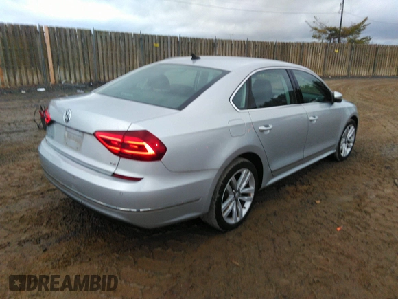 2017 Volkswagen Passat SE z VIN 1VWGT7A37HC075454, wystawiony jako IAAI lot #40572637 z przebiegiem 44 818 mil mil oraz . Historia ofert i sprzedaży dostępna na DreamBid. Obrazek 4.