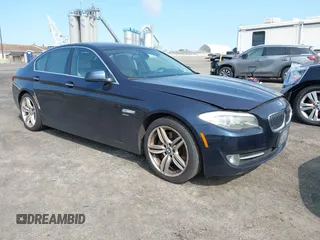 2011 BMW 5 Series 535i xDrive z VIN WBAFU7C54BC875286, wystawiony jako IAAI lot #42392333 z przebiegiem 106 558 mil mil oraz . Historia ofert i sprzedaży dostępna na DreamBid. Obrazek 1.