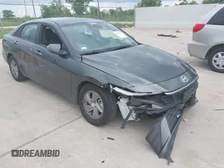 2024 Hyundai Elantra SE z VIN KMHLL4DGXRU796969, wystawiony jako IAAI lot #42439757 z przebiegiem 20 338 mil mil oraz . Historia ofert i sprzedaży dostępna na DreamBid. Obrazek 1.