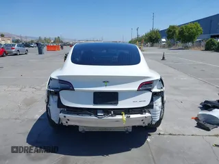 2020 Tesla Model 3 Long Range z VIN 5YJ3E1EB7LF628030, wystawiony jako IAAI lot #42357277 z przebiegiem 82 379 mil mil oraz . Historia ofert i sprzedaży dostępna na DreamBid. Obrazek 16.