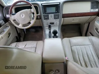 2004 Lincoln Aviator Luxury z VIN 5LMEU88H04ZJ07899, wystawiony jako Copart lot #55530445 z przebiegiem 180 527 mil mil oraz Szkoda całkowita • Salvage title. Historia ofert i sprzedaży dostępna na DreamBid. Obrazek 8.