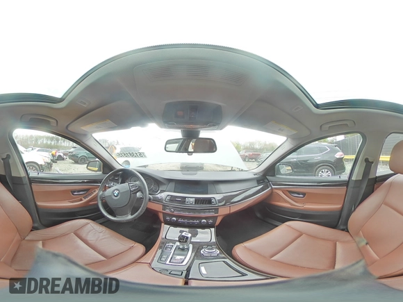 2013 BMW 5 Series 528i xDrive z VIN WBAXH5C55DD115085, wystawiony jako Copart lot #51381515 z przebiegiem 148 778 mil mil oraz Szkody całkowita. Historia ofert i sprzedaży dostępna na DreamBid. Obrazek 13.