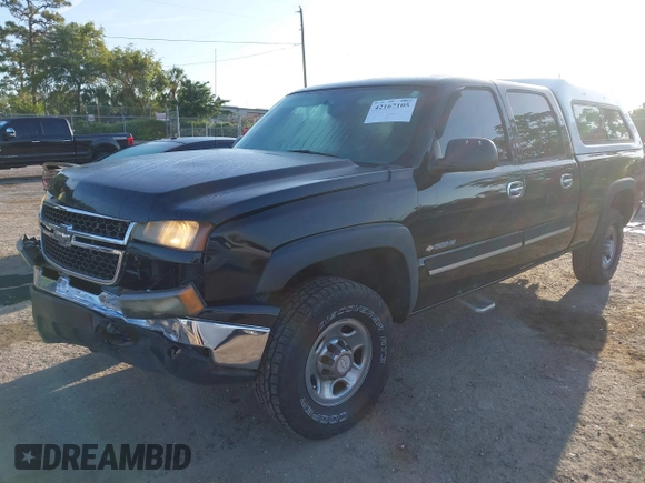 2007 Chevrolet Silverado 1500HD LT1 z VIN 1GCGC13U17F197536, wystawiony jako IAAI lot #42167105 z przebiegiem 177 604 mil mil oraz . Historia ofert i sprzedaży dostępna na DreamBid. Obrazek 19.