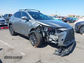 2024 Lexus NX 350 Premium z VIN 2T2GGCEZ3RC049310, wystawiony jako IAAI lot #42551581 z przebiegiem 12 938 mil mil oraz . Historia ofert i sprzedaży dostępna na DreamBid. Obrazek 1.