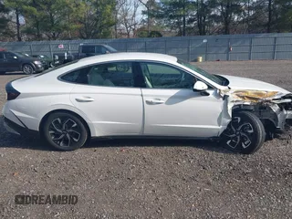 2024 Hyundai Sonata SEL z VIN KMHL64JA4RA395863, wystawiony jako IAAI lot #41801732 z przebiegiem 3 034 mil mil oraz . Historia ofert i sprzedaży dostępna na DreamBid. Obrazek 13.