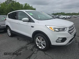 2019 Ford Escape SE z VIN 1FMCU9GDXKUC07520, wystawiony jako IAAI lot #42575835 z przebiegiem 74 286 mil mil oraz . Historia ofert i sprzedaży dostępna na DreamBid. Obrazek 1.