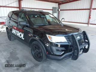 2016 Ford Police Interceptor Utility z VIN 1FM5K8AR9GGC67940, wystawiony jako IAAI lot #42531236 z przebiegiem Nie podano mil oraz . Historia ofert i sprzedaży dostępna na DreamBid. Obrazek 1.